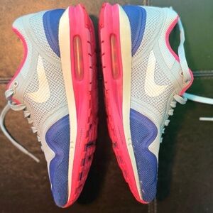 Nike Women's Air Max Lunar1 shoes in light magnet grey, hyper pink, royal blue.